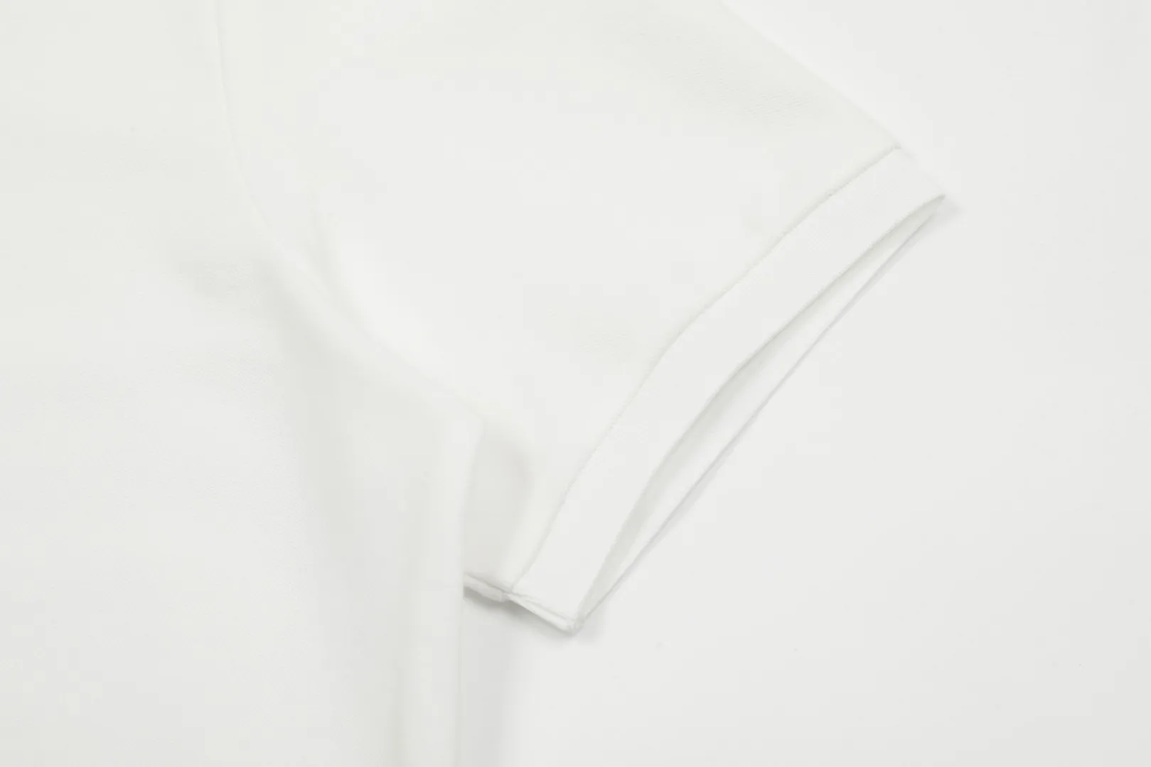 🅿️152 "Top quality" model DS001# (not off the shelves all year round) [Ralph Lauren classic pony embroidered lapel POLO short sleeves] ✅Ralph Lauren classic basic versatile POLO short sleeves ✅Main supplier platform live broadcast Wholesale entities will be replenished if out of stock, will not be removed from the shelves ✅ZP quality 1:1 version Scan the code to enter the GF website Z cabinet quality ✅Details and quality are the only one in Guangzhou Imported pique fabrics Focus on high-end Needless to say, cost-effective and good quality. ✅The version is restored to the original version. The maximum size can be worn up to 210 pounds. Loose, comfortable and stress-free. ✅Wear for work and life. Suitable for various occasions. A must-have for couples. Size: